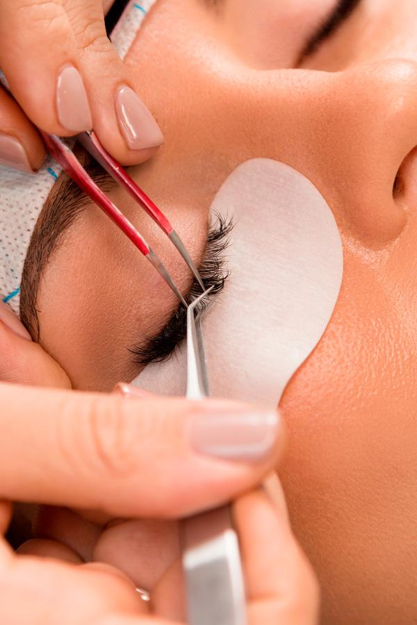 Serviço Extensão Pestanas - Rovania Zambon