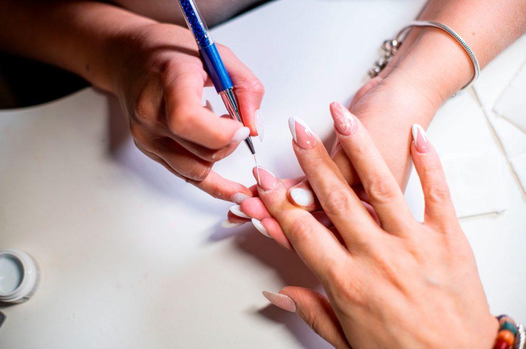 Serviço Manicure e Pedicure - Rovania Zambon