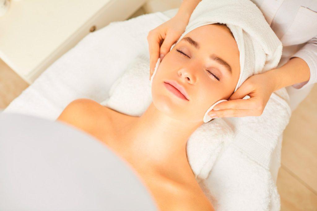 Serviço Limpeza De Pele Profunda - Rovania Zambon